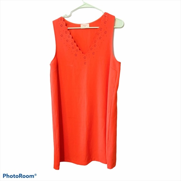 Everly Dresses & Skirts - Everly orange scalloped floral mini dress sz Large